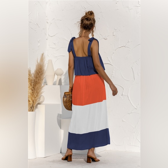 Color Blocked Maxi Dress - Picture 3 of 3
